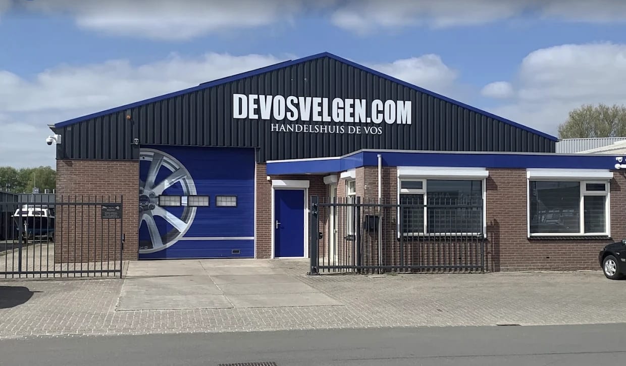 Het pand van DeVosVelgen.com – Handelshuis de Vos aan de Marsweg 8 in Leeuwarden