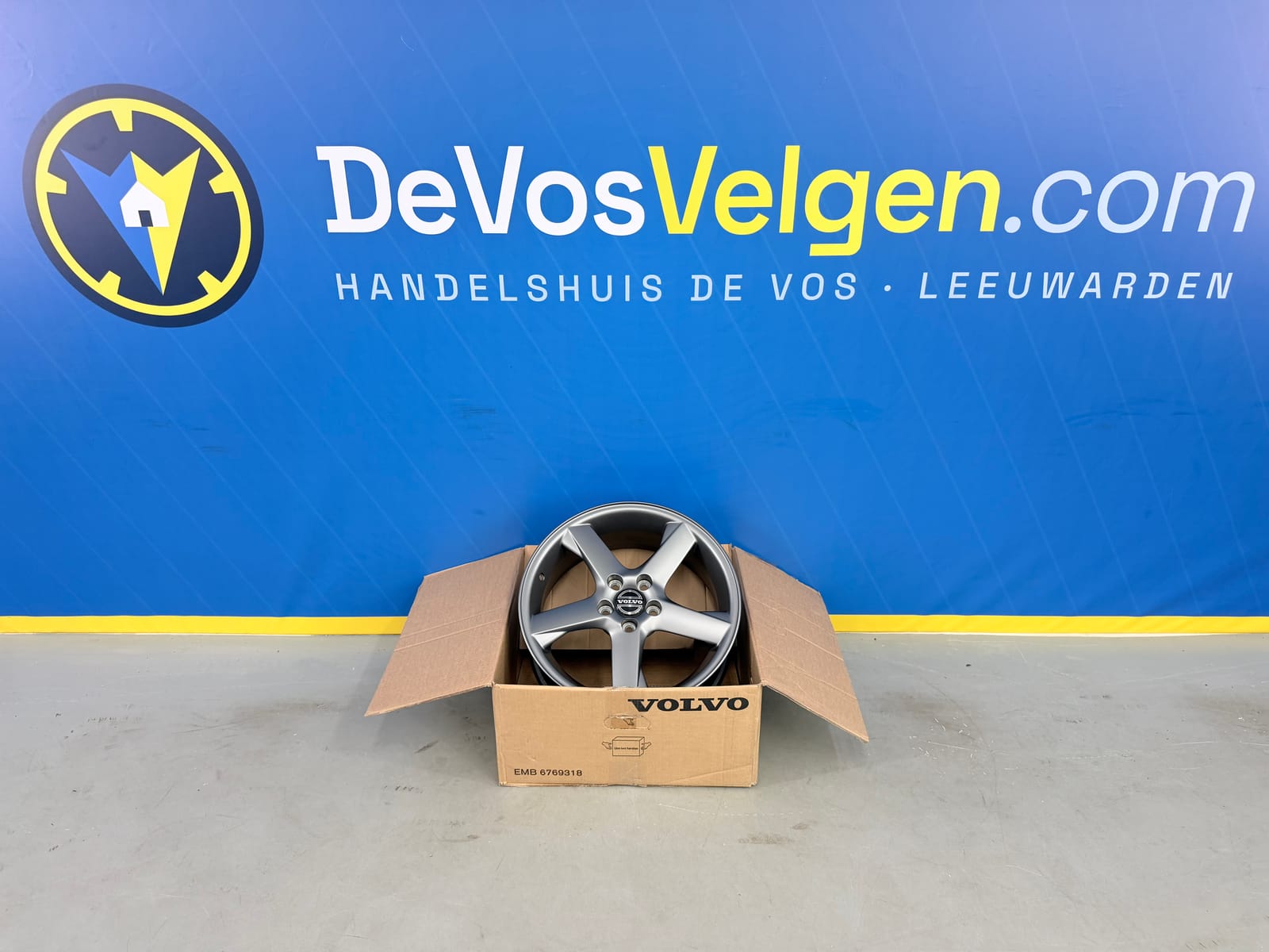 1x Volvo 17-inch Comet Dark Grey wheel – NEW