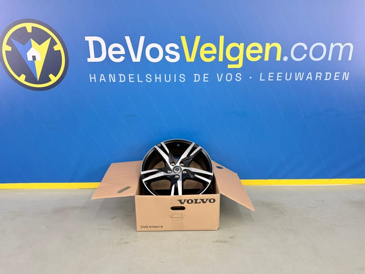1x Volvo 18-Zoll-R-Design-Felge, NEU, XC40