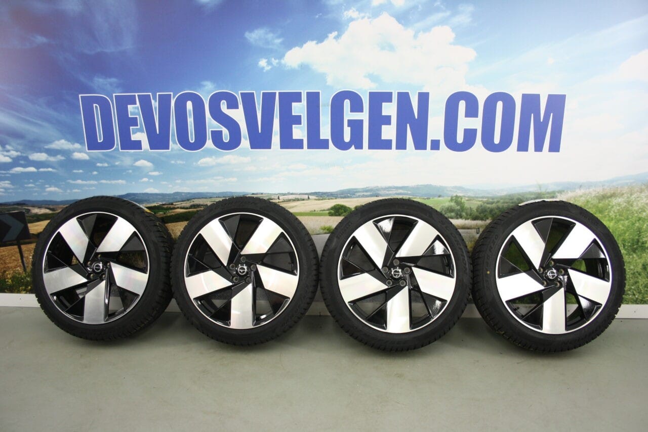 Volvo 20 inch 5-spaaks Black velgen + Winterbanden NIEUW -Pure Electric- XC40 | P8 | P6 | C40 | EC40