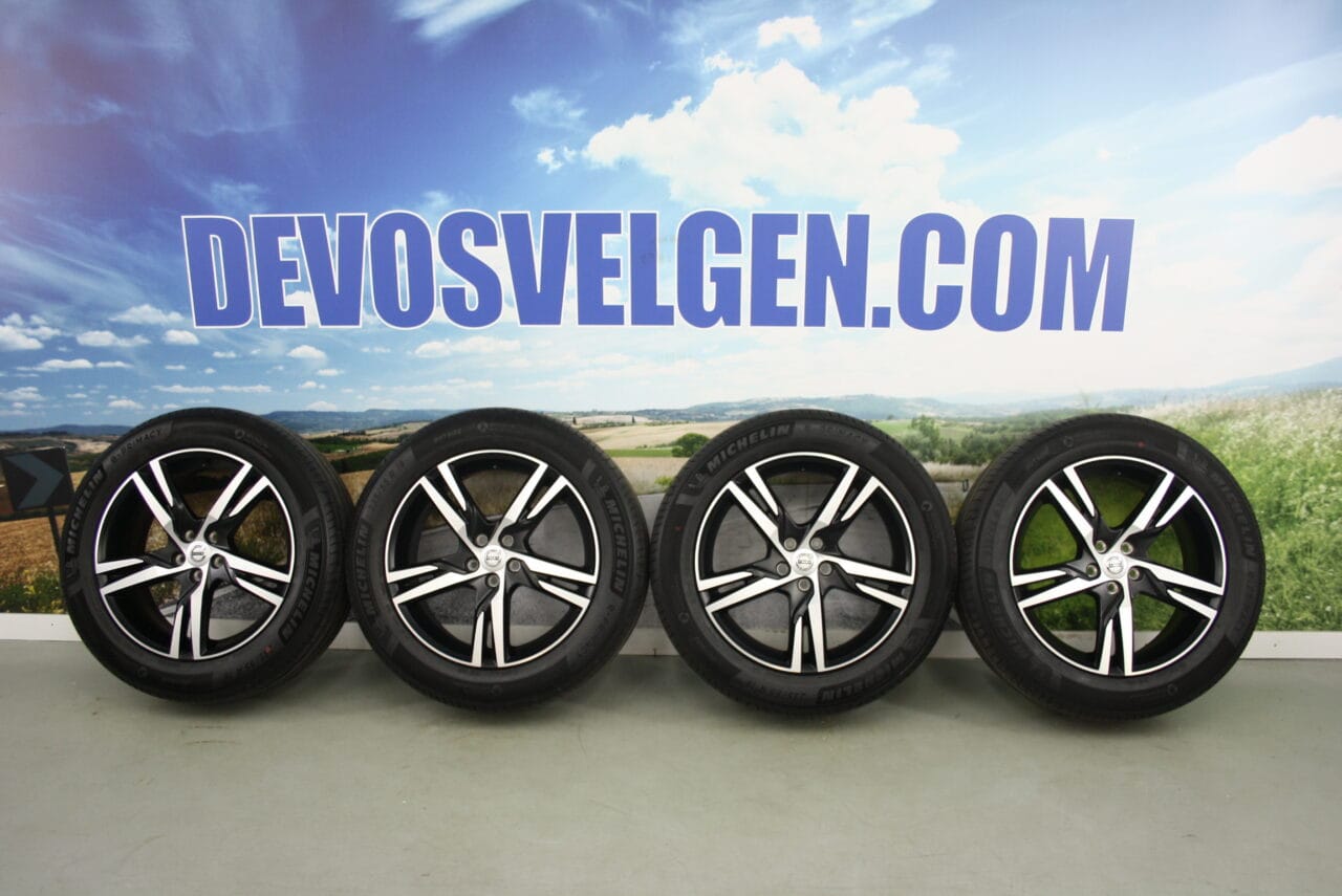 Volvo 19 inch R-Design velgen + Michelin Zomerbanden DEMO-NIEUW XC60 | Recharge