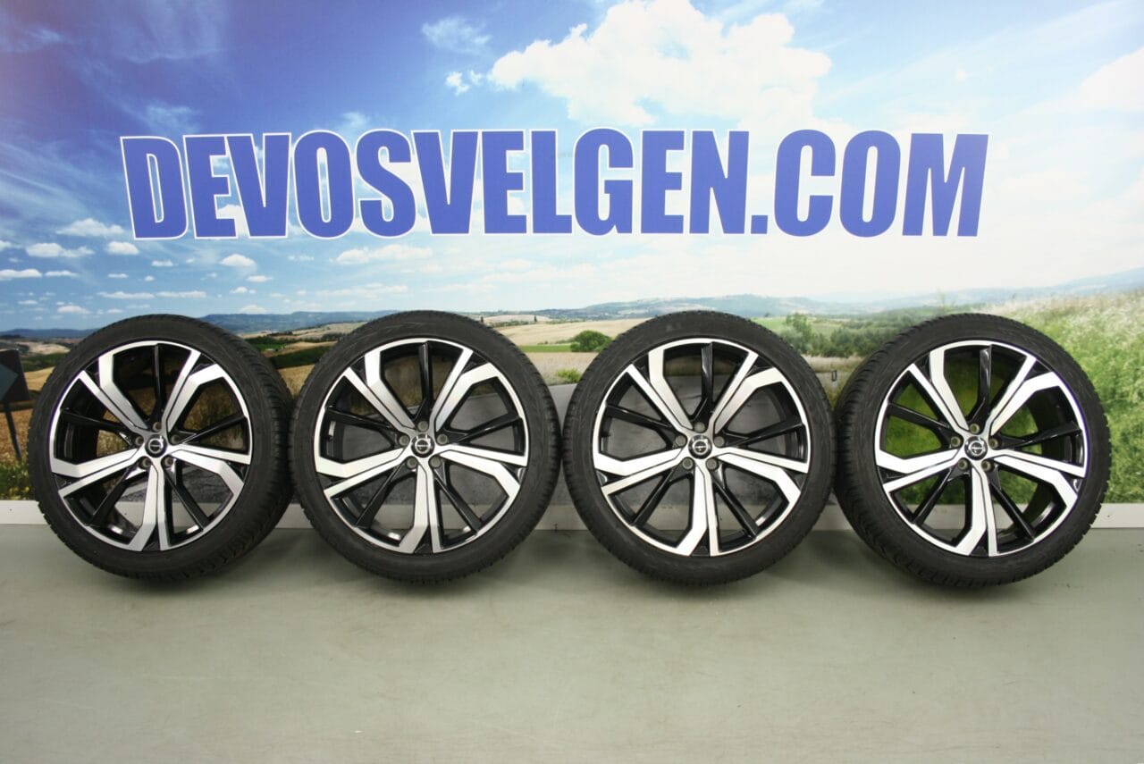 Volvo 21 inch Ultimate Dark velgen + Michelin Winterbanden NIEUW XC60 | Recharge | T6 | T8