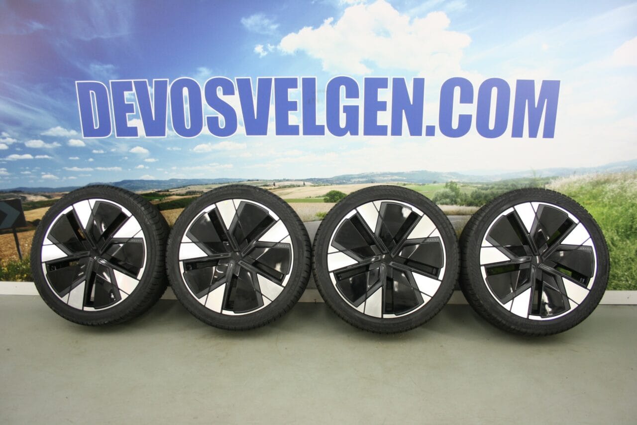 Volvo 20 inch 5-spaaks Black Aero velgen + Winterbanden NIEUW EX30