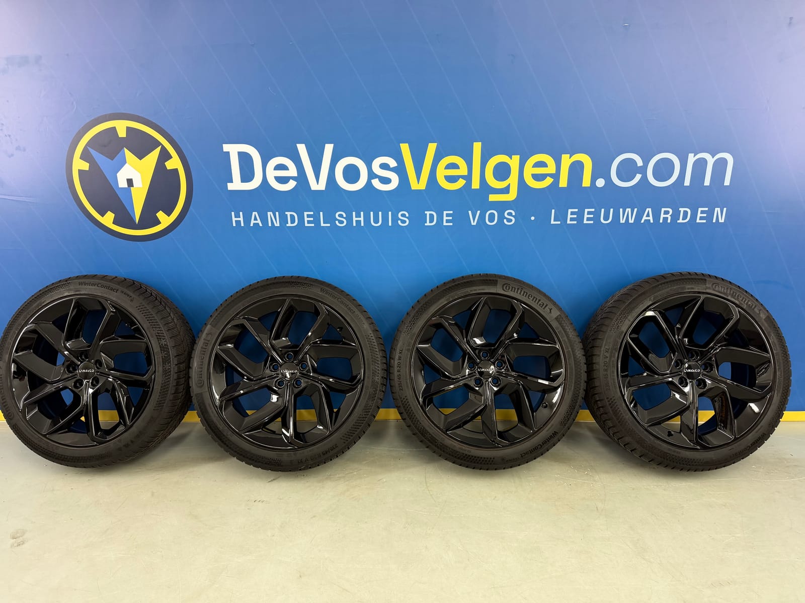 Genuine Lynk&Co -01- 20-inch black wheels + Continental winter tyres – AS NEW –