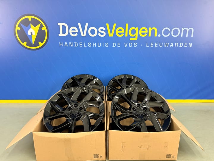 Genuine Lynk&Co 01 20-inch BLACK wheels – AS NEW –