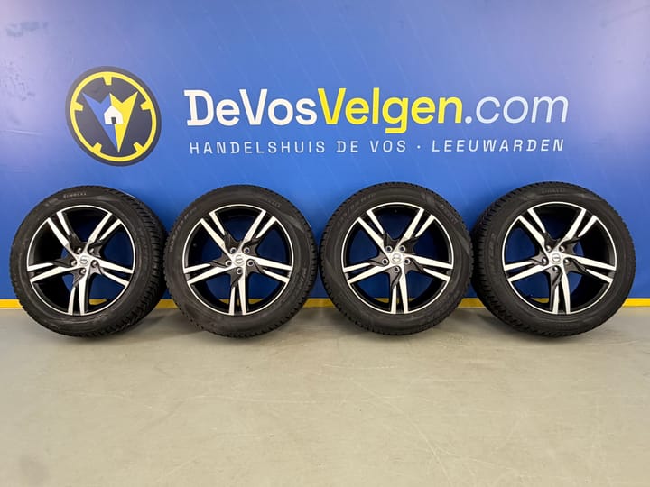 Volvo 19 inch R-Design velgen + Winterbanden NIEUW XC60 | Recharge T8 | T6