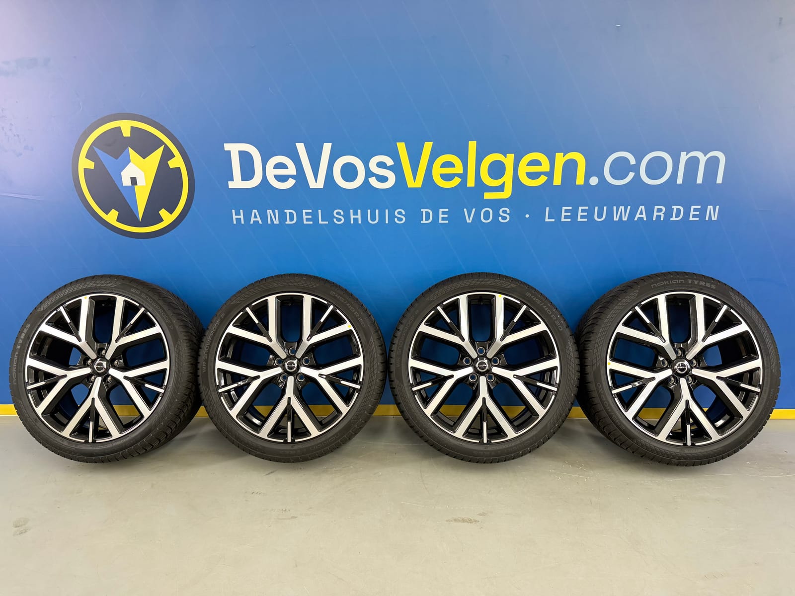 Volvo 20-Zoll-Felgen mit 5-Y-Speichen + Winterreifen NEU EX30